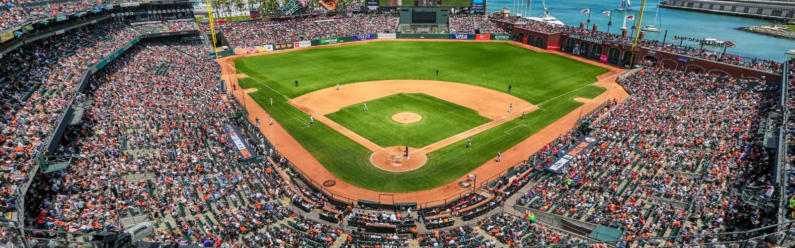 Catch a Giants Game and Stay Nearby: Best Hotels Near Oracle Park
