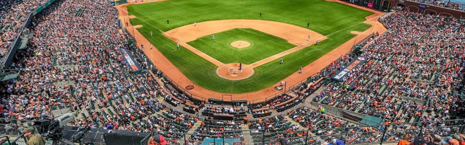Luxury and Convenience: Hotels Steps Away from Oracle Park
