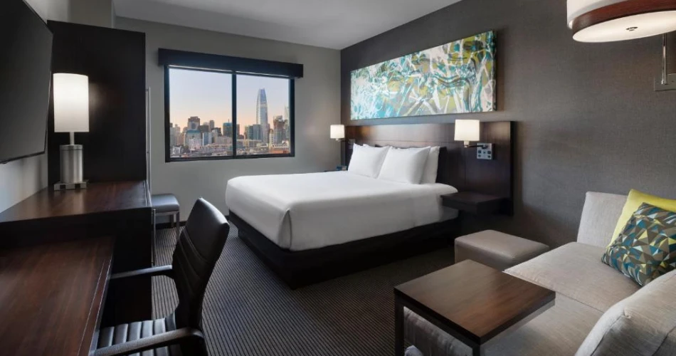Catch a Giants Game and Stay Nearby: Best Hotels Near Oracle Park
