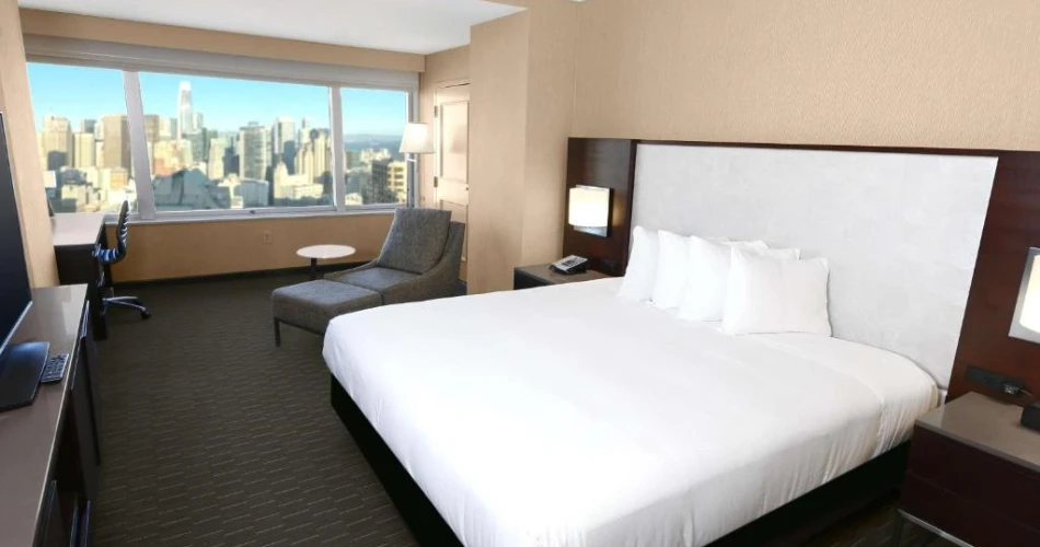 Catch a Giants Game and Stay Nearby: Best Hotels Near Oracle Park
