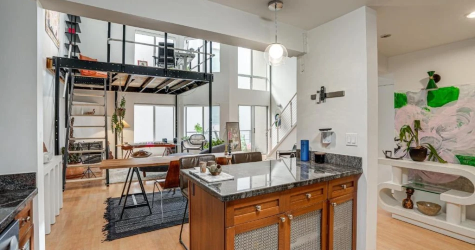 Luxury and Convenience: Hotels Steps Away from Oracle Park
