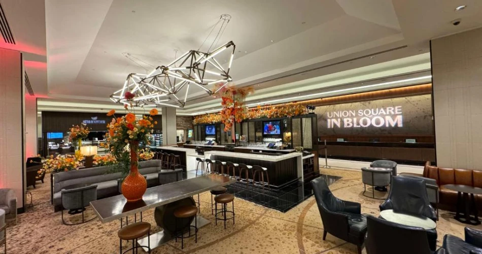 Luxury and Convenience: Hotels Steps Away from Oracle Park
