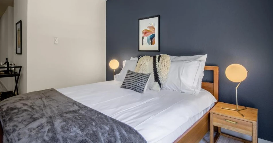 Luxury and Convenience: Hotels Steps Away from Oracle Park

